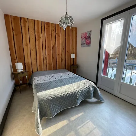 B9 Massias Apartment *